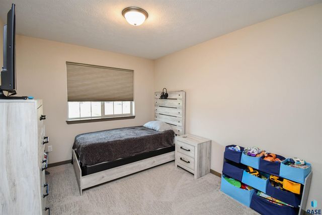 3009 S Richie Dr Drive, Sioux Falls, SD 57106