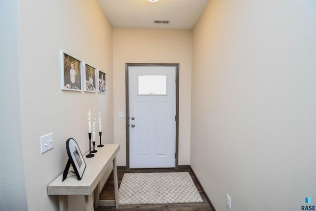 3009 S Richie Dr Drive, Sioux Falls, SD 57106