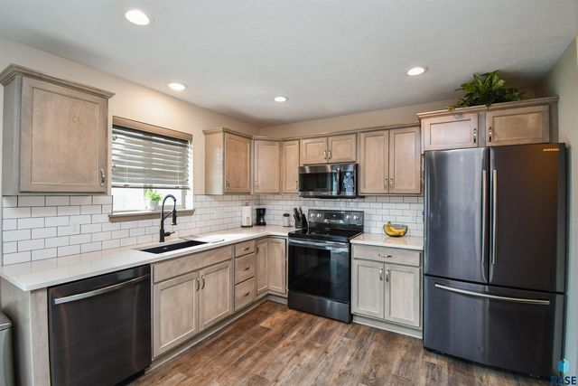 3009 S Richie Dr Drive, Sioux Falls, SD 57106