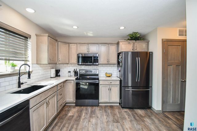 3009 S Richie Dr Drive, Sioux Falls, SD 57106