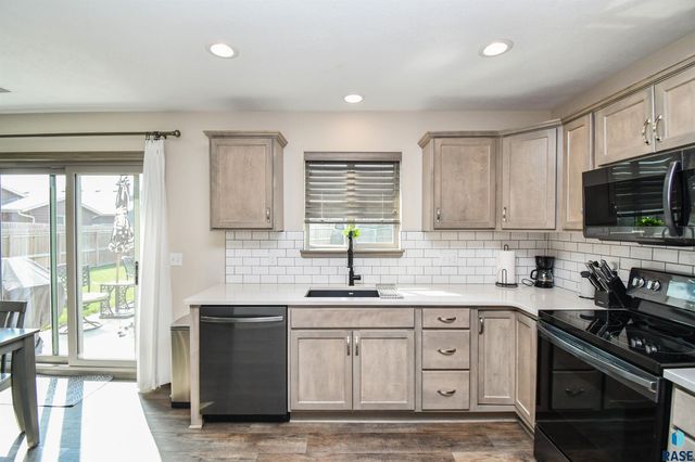 3009 S Richie Dr Drive, Sioux Falls, SD 57106