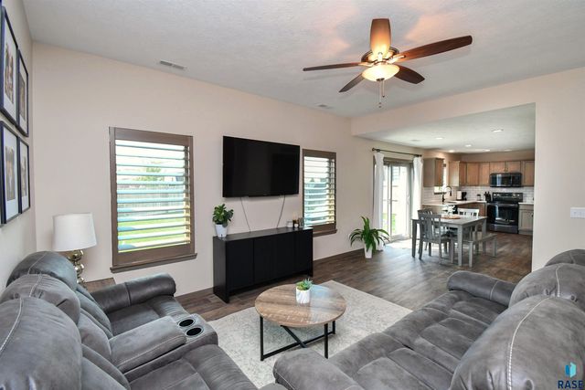 3009 S Richie Dr Drive, Sioux Falls, SD 57106