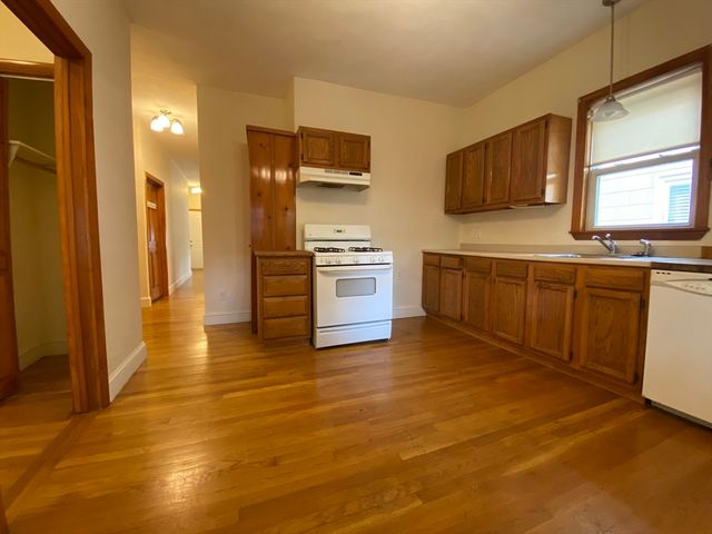 14 Clarendon St 14, Watertown, MA 02472