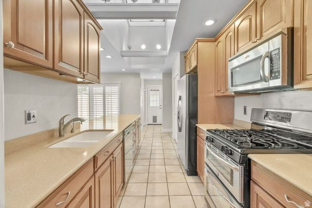 4987 S BEAVERBROOK LN, Salt Lake City, UT 84117