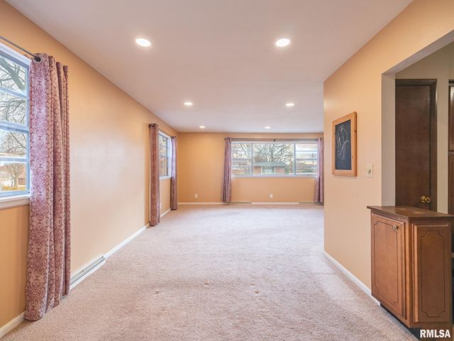 1703 W CLAREWOOD Avenue, Peoria, IL 61614