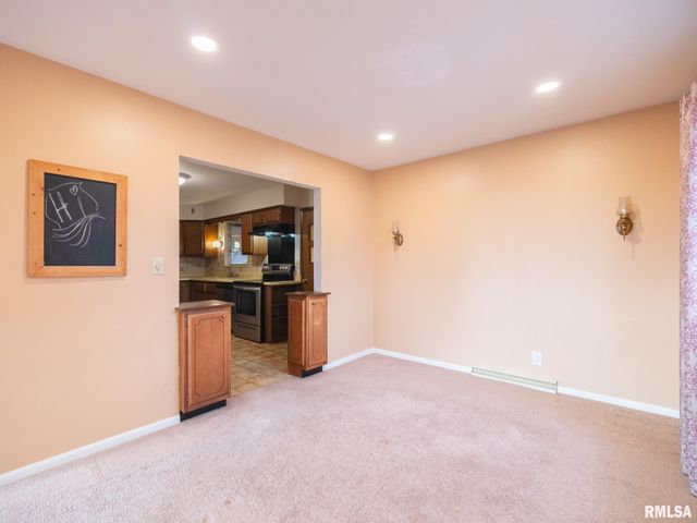 1703 W CLAREWOOD Avenue, Peoria, IL 61614