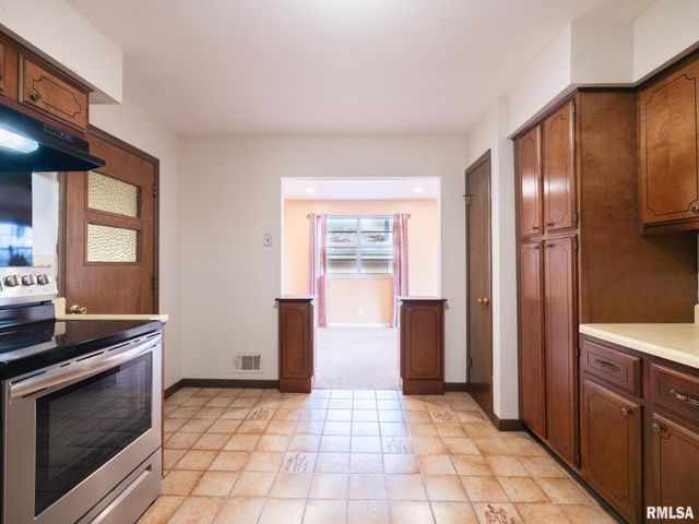 1703 W CLAREWOOD Avenue, Peoria, IL 61614