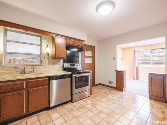 1703 W CLAREWOOD Avenue, Peoria, IL 61614