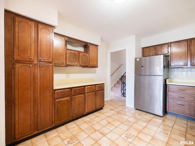 1703 W CLAREWOOD Avenue, Peoria, IL 61614