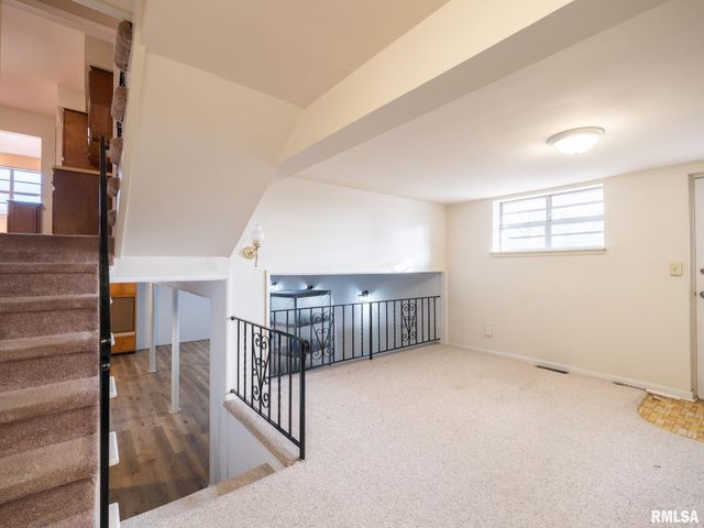 1703 W CLAREWOOD Avenue, Peoria, IL 61614