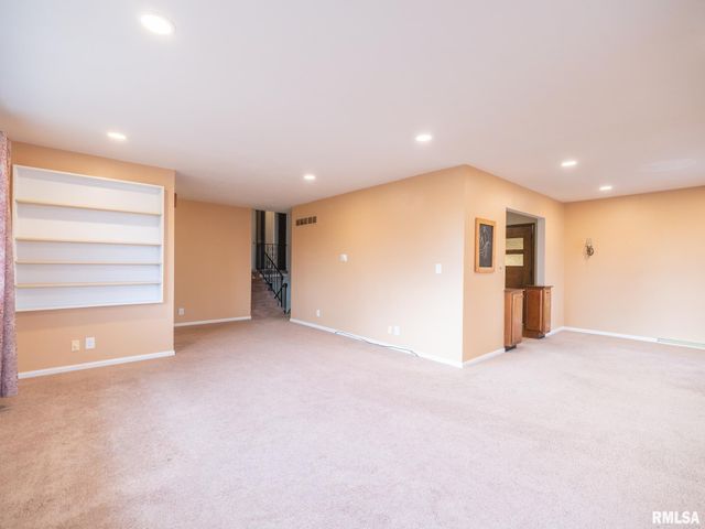 1703 W CLAREWOOD Avenue, Peoria, IL 61614