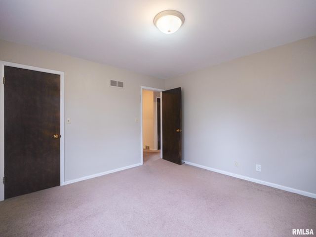 1703 W CLAREWOOD Avenue, Peoria, IL 61614