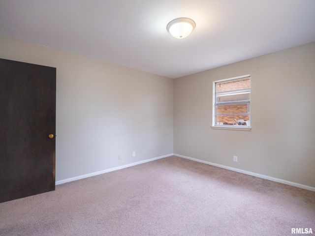 1703 W CLAREWOOD Avenue, Peoria, IL 61614