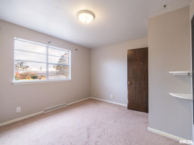 1703 W CLAREWOOD Avenue, Peoria, IL 61614