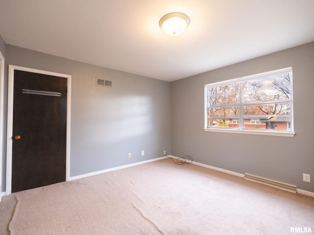 1703 W CLAREWOOD Avenue, Peoria, IL 61614