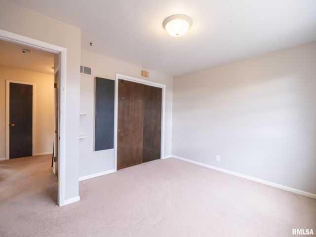 1703 W CLAREWOOD Avenue, Peoria, IL 61614