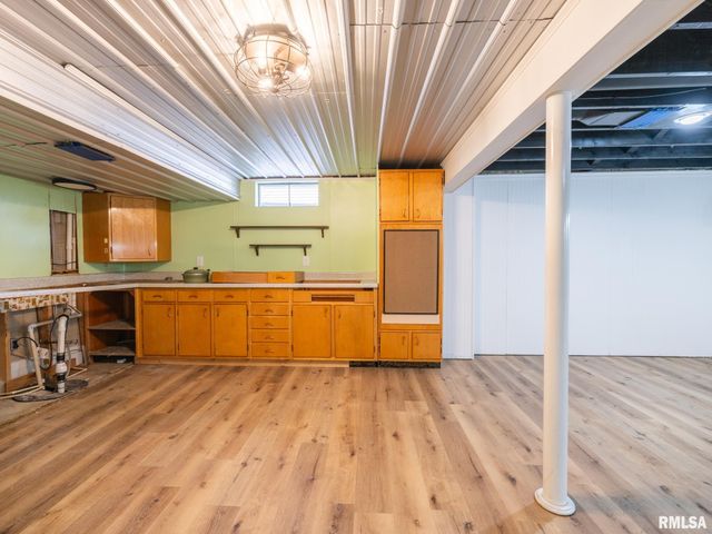 1703 W CLAREWOOD Avenue, Peoria, IL 61614