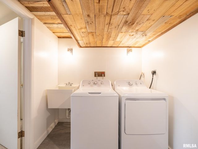 1703 W CLAREWOOD Avenue, Peoria, IL 61614