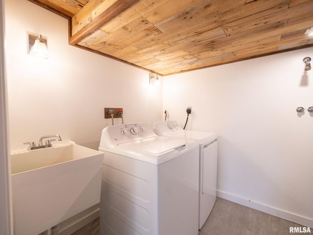 1703 W CLAREWOOD Avenue, Peoria, IL 61614