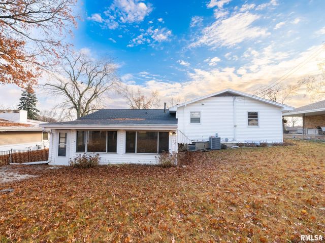 1703 W CLAREWOOD Avenue, Peoria, IL 61614