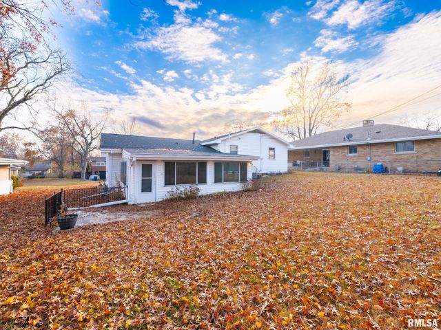 1703 W CLAREWOOD Avenue, Peoria, IL 61614