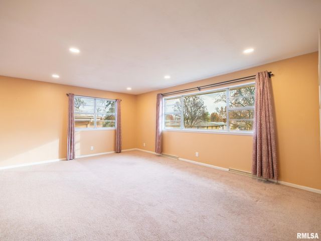 1703 W CLAREWOOD Avenue, Peoria, IL 61614