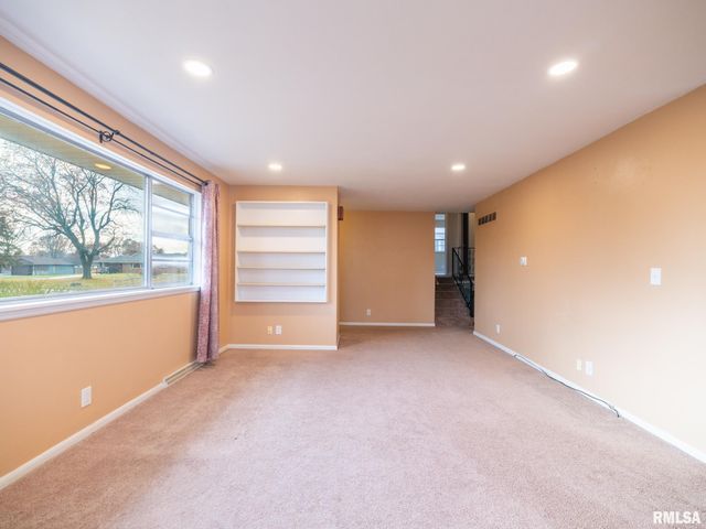 1703 W CLAREWOOD Avenue, Peoria, IL 61614