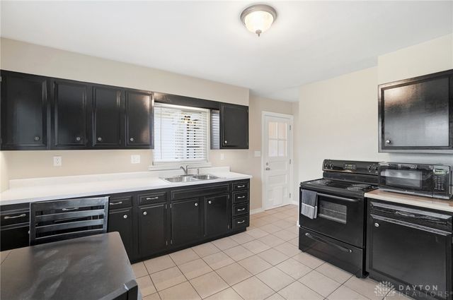 607 W Lake Avenue, New Carlisle, OH 45344