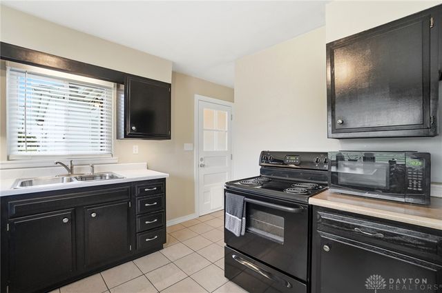 607 W Lake Avenue, New Carlisle, OH 45344