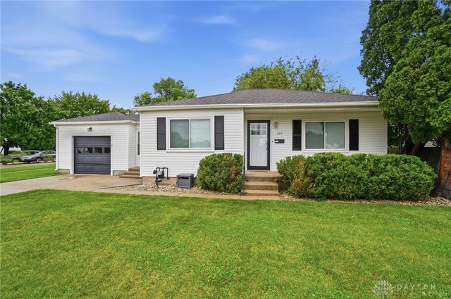 607 W Lake Avenue, New Carlisle, OH 45344