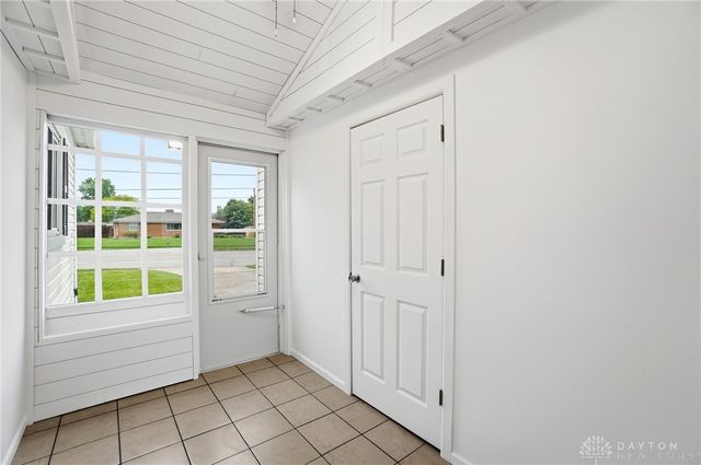 607 W Lake Avenue, New Carlisle, OH 45344
