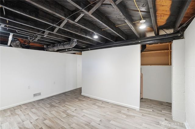 607 W Lake Avenue, New Carlisle, OH 45344
