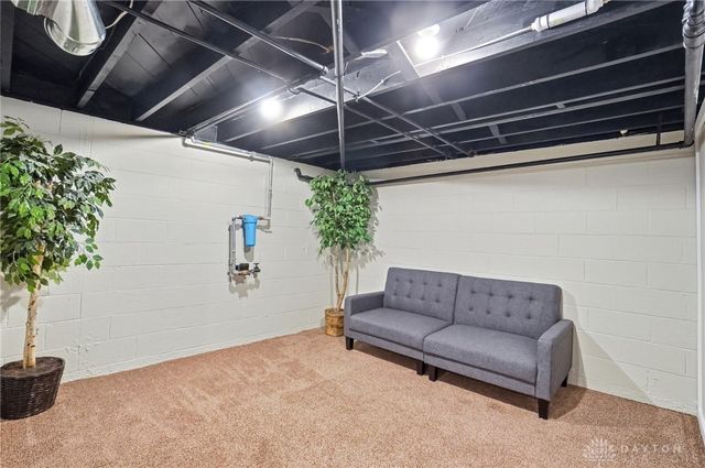 607 W Lake Avenue, New Carlisle, OH 45344