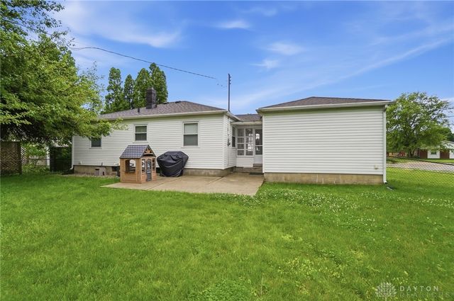 607 W Lake Avenue, New Carlisle, OH 45344