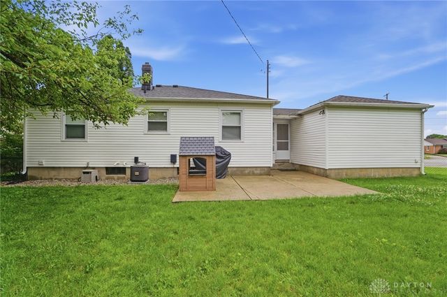 607 W Lake Avenue, New Carlisle, OH 45344