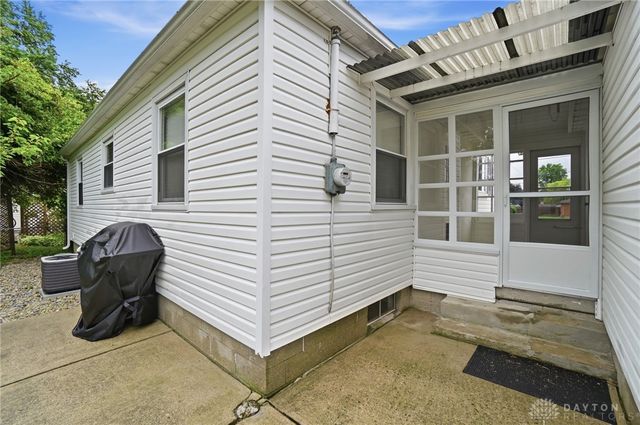 607 W Lake Avenue, New Carlisle, OH 45344