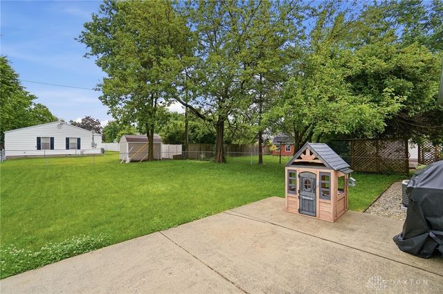 607 W Lake Avenue, New Carlisle, OH 45344