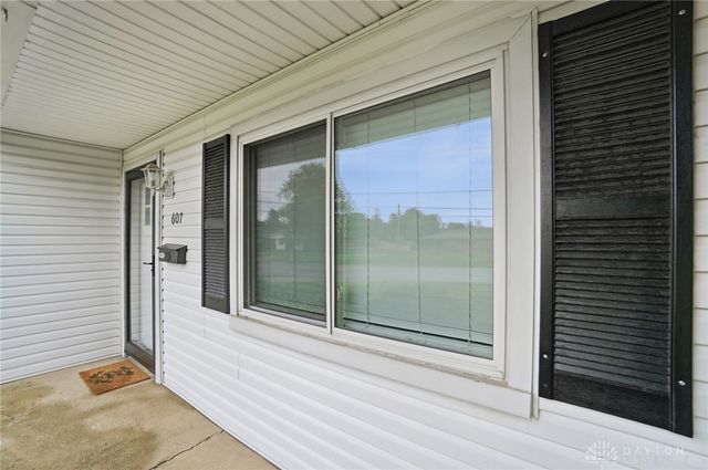 607 W Lake Avenue, New Carlisle, OH 45344
