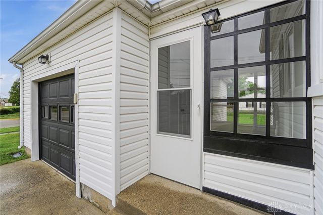 607 W Lake Avenue, New Carlisle, OH 45344