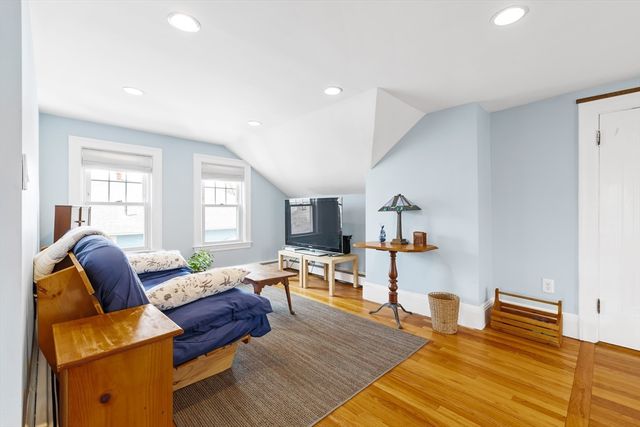 390 Weld St 2, Boston, MA 02132