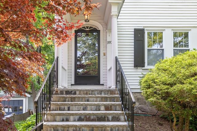 390 Weld St 2, Boston, MA 02132