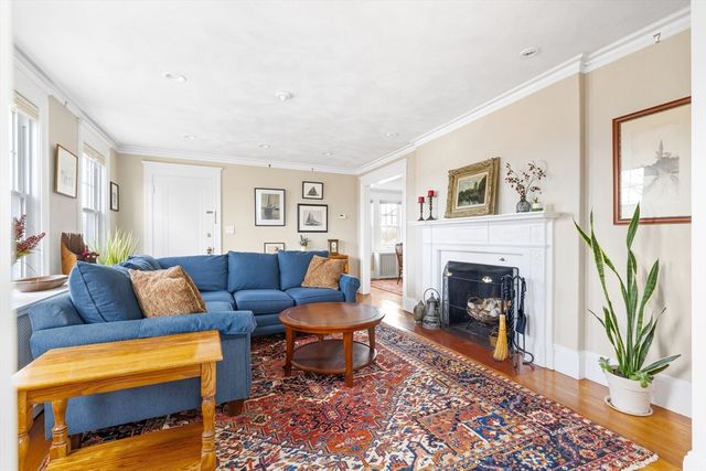 390 Weld St 2, Boston, MA 02132