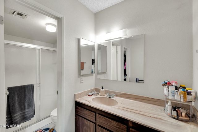 10828 N BILTMORE Drive 223, Phoenix, AZ 85029