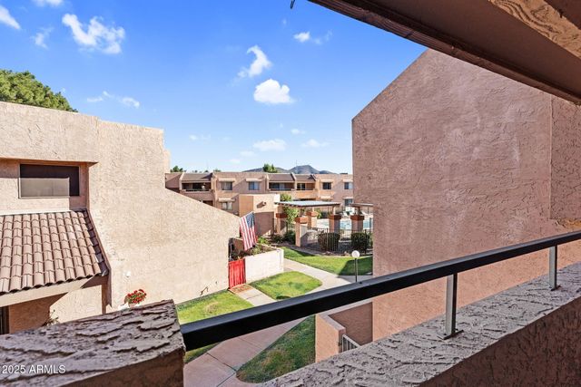 10828 N BILTMORE Drive 223, Phoenix, AZ 85029