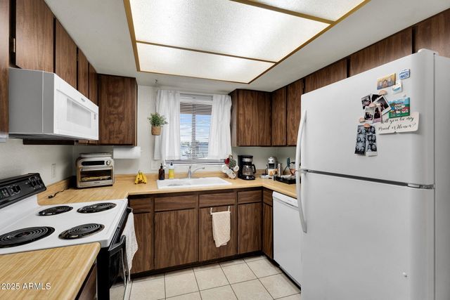 10828 N BILTMORE Drive 223, Phoenix, AZ 85029