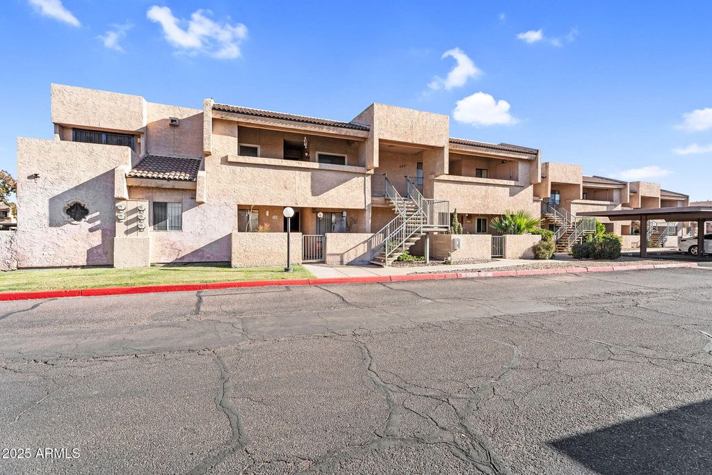 10828 N BILTMORE Drive 223, Phoenix, AZ 85029