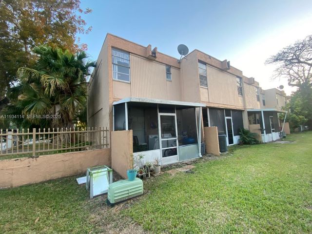 5959 SW 69th 106, South Miami, FL 33143