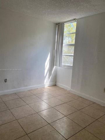 5959 SW 69th 106, South Miami, FL 33143