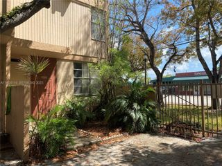 5959 SW 69th 106, South Miami, FL 33143