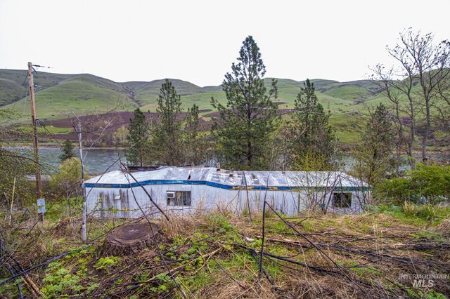 31032 Thunderbird Drive, Lenore, ID 83541